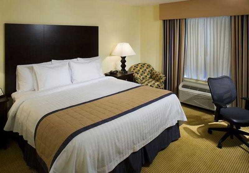 Fairfield Inn & Suites Houston Intercontinental Airport Room photo